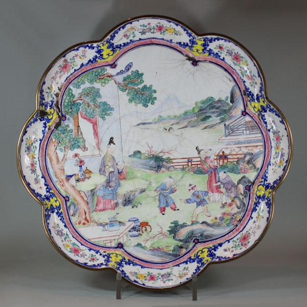 Large fine Canton enamel lobed tray Qianlong (1736-1795) circa 1760 - image 1