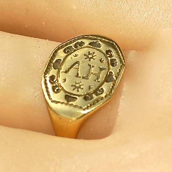 Tudor signet ring - image 2