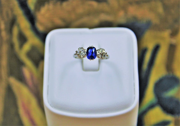 An extremely beautiful Sapphire and Diamond Three Stone Engagement Ring, Circa 1935. - image 2