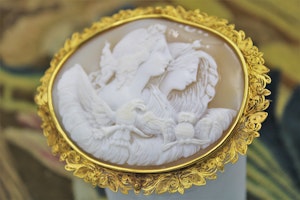 A very fine Antique Shell Cameo and 18ct Yellow Gold (Marked) "Cannetille" Work Brooch, Circa 1830.