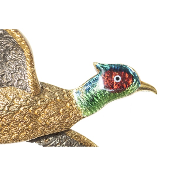 Antique Brooch of a Cock Pheasant in Flight in Gold and Enamelling, English circa 1920. - image 2