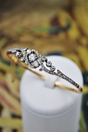 A very fine "Belle Epoque" Diamond Bangle in 18 ct. Yellow Gold & Platinum, French, Circa 1905.