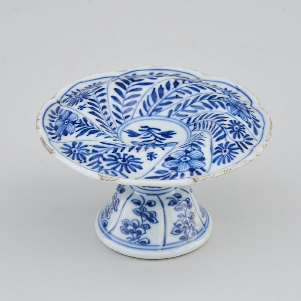 A CHINESE BLUE AND WHITE SPIRAL FORM SALT, KANGXI (1662-1722) - image 1