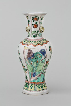 A KANGXI FAMILLE VERTE VASE, KANGXI (1662-1722)