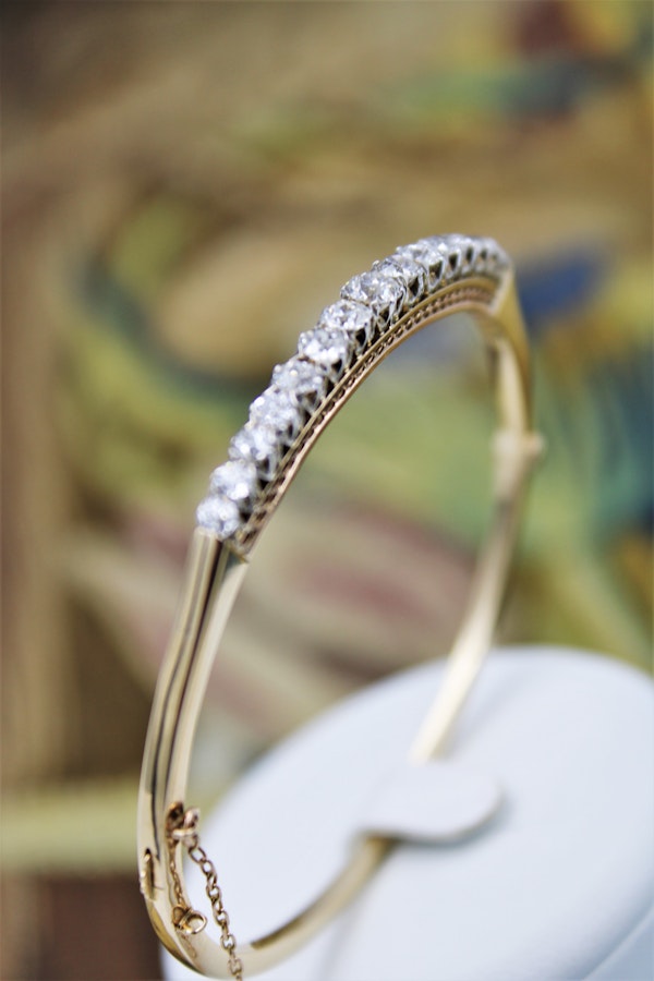 An exceptionally fine Graduated Diamond Bangle mounted in 15ct Yellow Gold (tested), Circa 1890 - 1905. - image 2