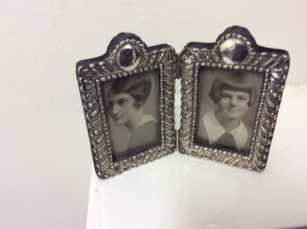 A silver antique double folding frame - image 4