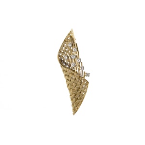 Vintage Brooch of Basket Weave Design in 18 Carat Gold & Diamonds, English circa 1950.