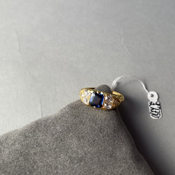 Sapphire Ring in 18ct Gold set with Diamonds date circa1900 SHAPIRO & Co since1979 - image 7