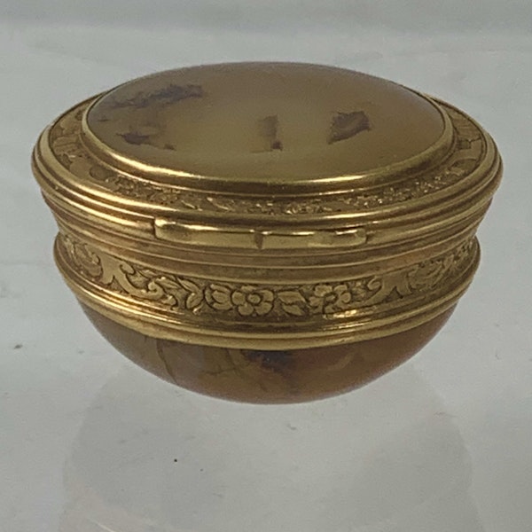 1720 gold and agate snuff box - image 2