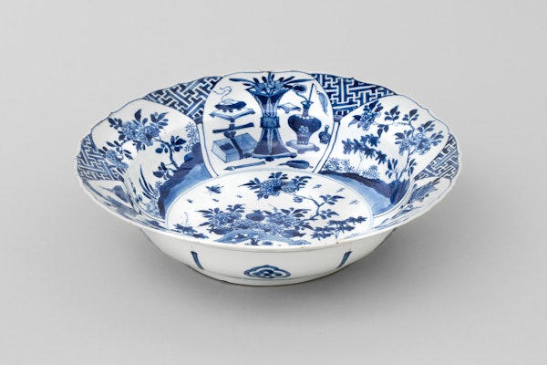 A CHINESE KANGXI BLUE AND WHITE BASIN, KANGXI (1662 – 1722) - image 1