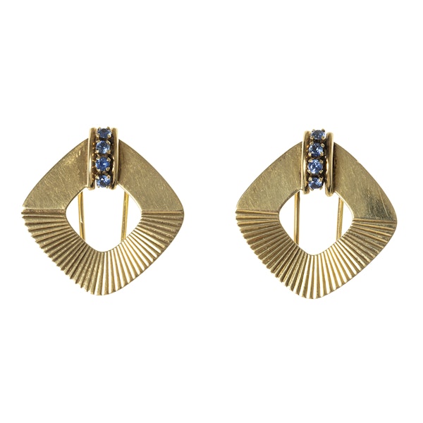 Vintage Tiffany Pair of Clip Brooches in 14 Karat Gold with Sapphires, New York circa 1950. - image 1