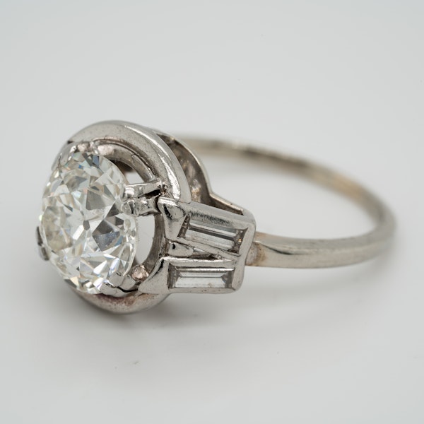 Diamond Art Deco solitaire ring in platinum - image 3