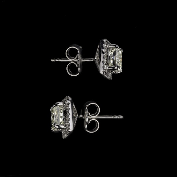 18K White Gold 2.24ct Diamond Studs Earrings - image 2