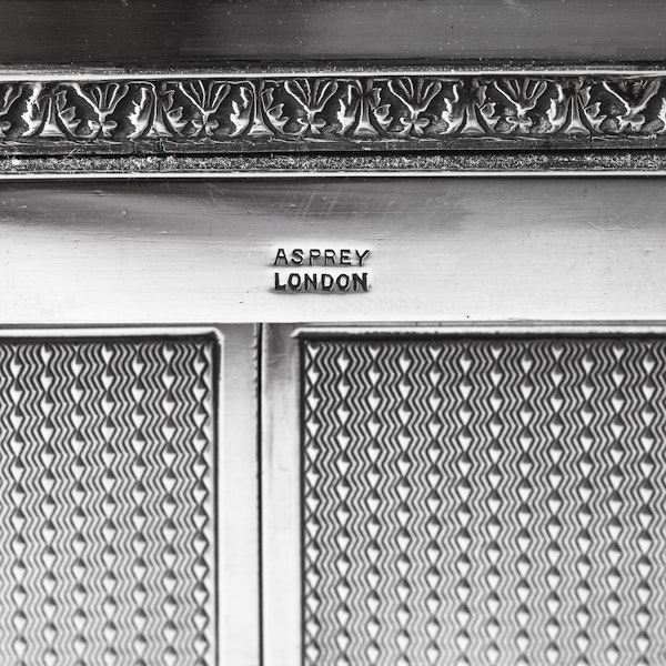 Magnificent Art Deco Silver Cigarette Box with elegant swivel action by ASPREY - image 3
