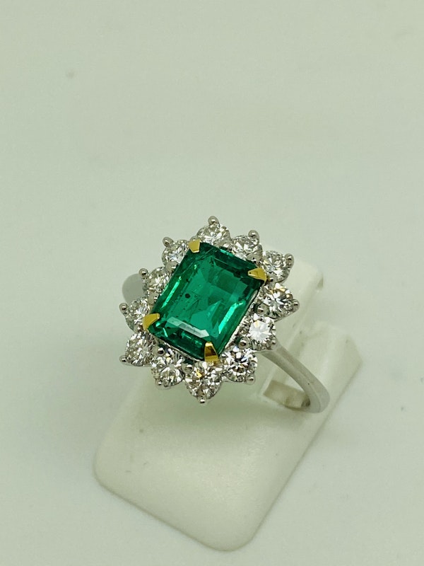 18K white gold 1.92ct Natural Emerald and 0.96ct Diamond Ring - image 4