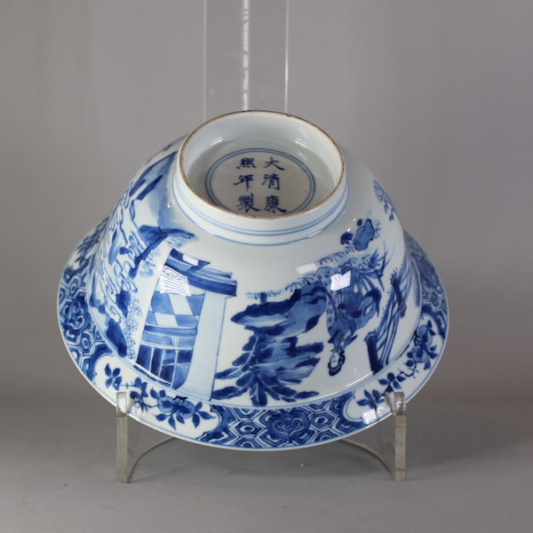 Fine Chinese blue and white ‘klapmuts’ bowl, Kangxi(1662-1722) - image 2