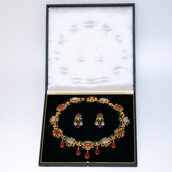 Victorian fine gold and agate suite - image 1