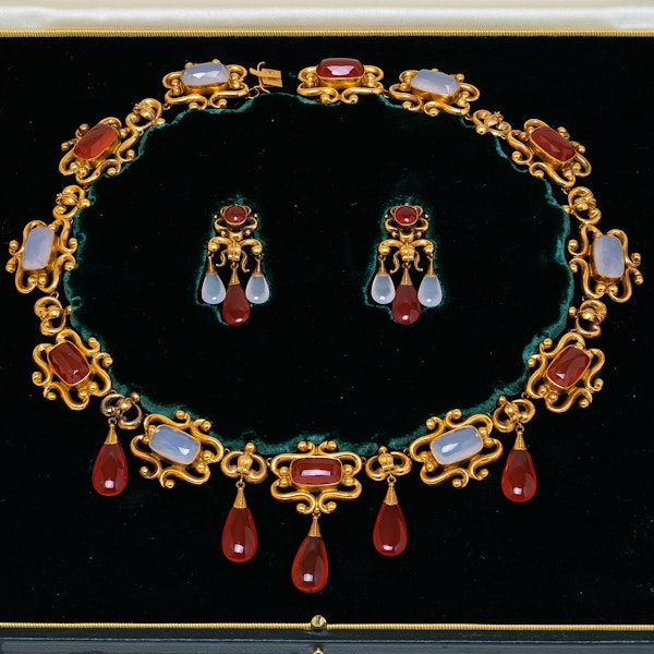 Victorian fine gold and agate suite - image 2