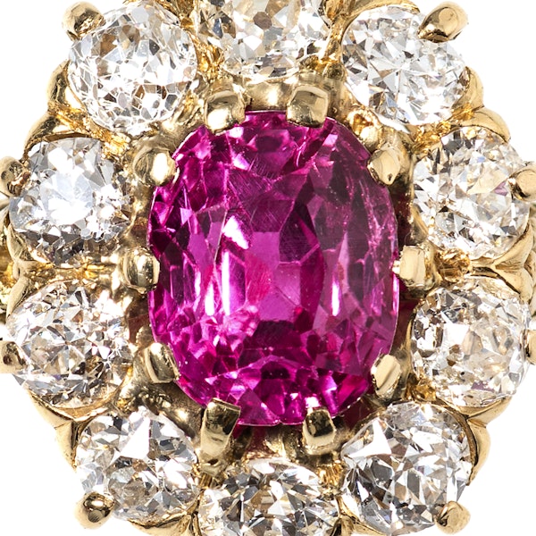 Victorian Ring with Burma Ruby and Diamonds in 18 Carat Gold, English circa 1890. - image 5