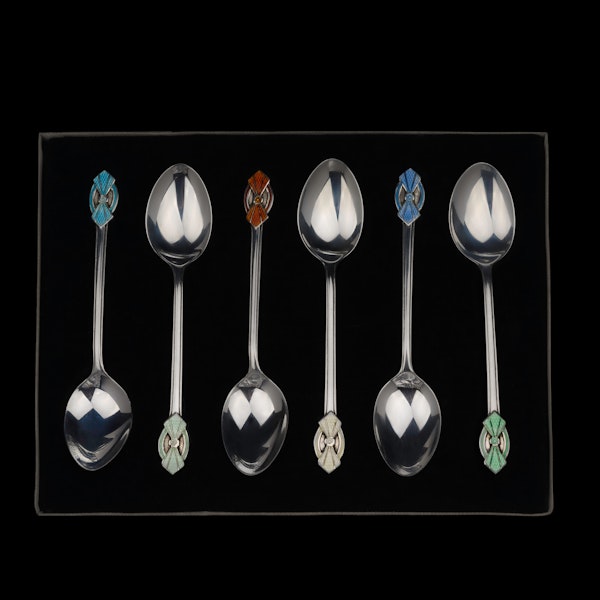 A boxed set of silver and enamel spoons - image 3