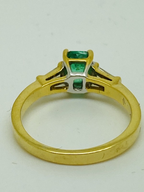 18K yellow gold 0.90ct Natural Emerald and 0.20ct Diamond Ring - image 3