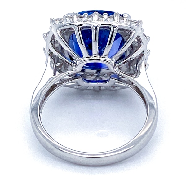 18K white gold 9.09ct Natural Blue Sapphire and 1.50ct Diamond Ring - image 3