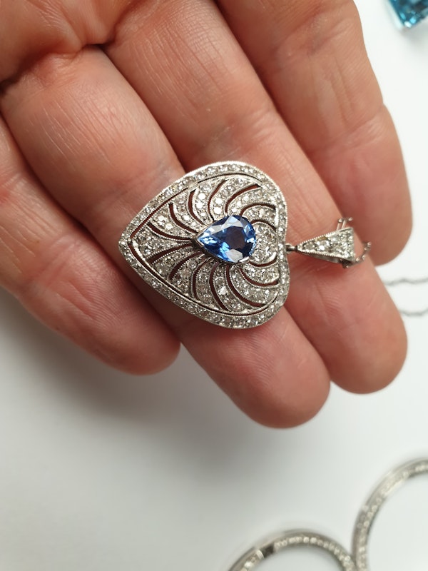 Art deco sapphire and diamond heart pendant - image 3