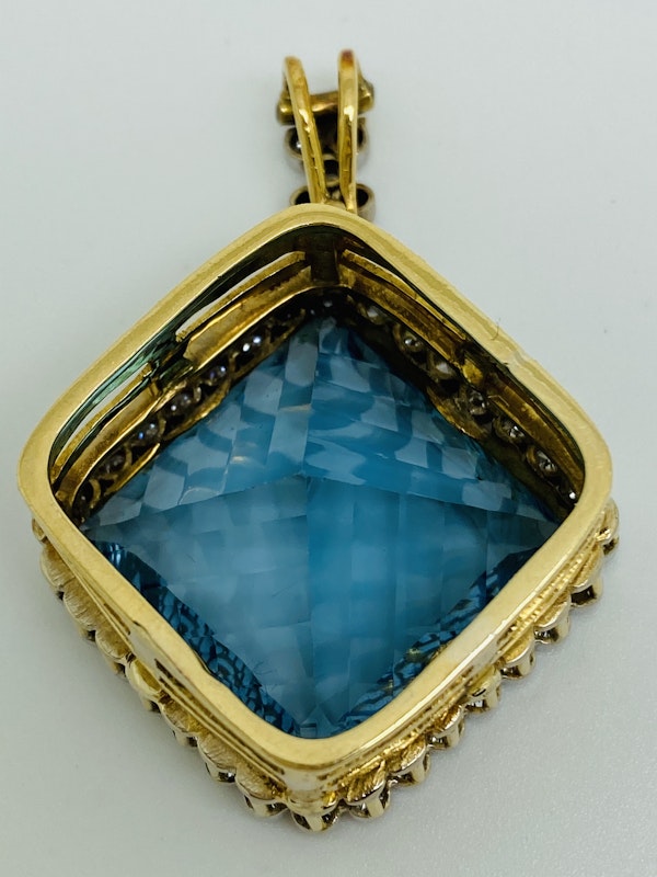 18K yellow gold Diamond and Topaz Pendant - image 3