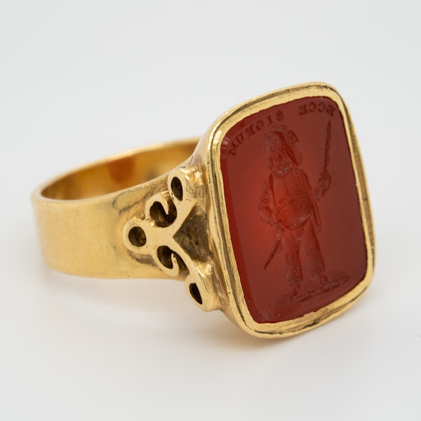 Cornelian intaglio gold signet ring - image 2