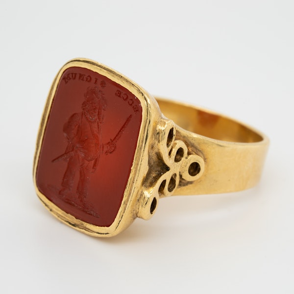 Cornelian intaglio gold signet ring - image 3