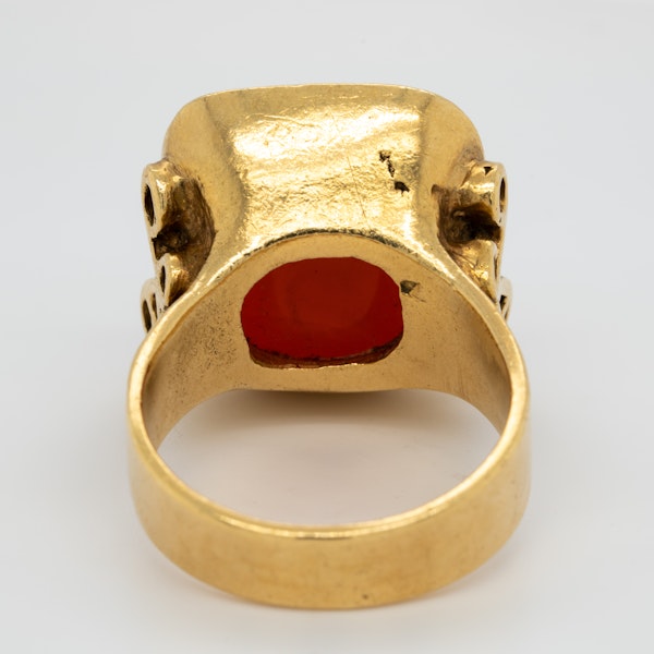 Cornelian intaglio gold signet ring - image 4