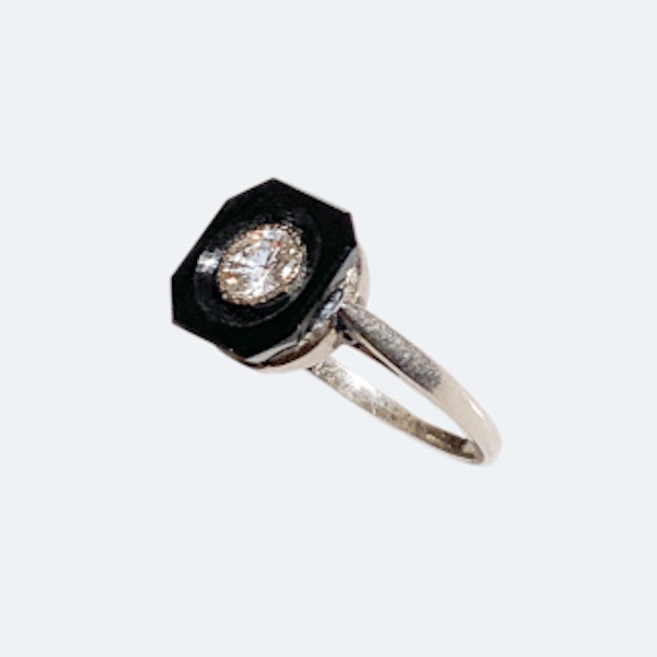 An Onyx and Diamond 18ct Gold Ring - image 2