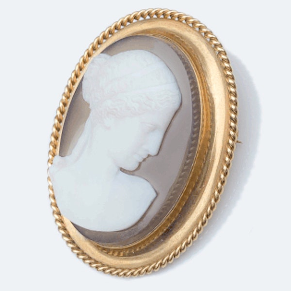 A Victorian Gold Mounted Agate Cameo Brooch - image 2
