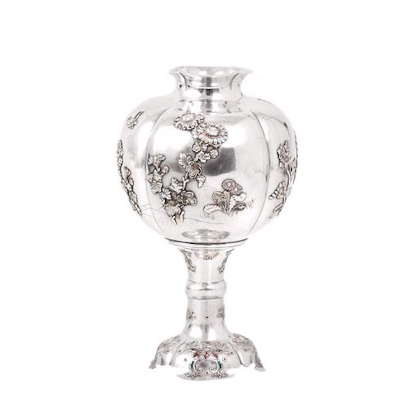 19th century Japanese silver vase - image 2
