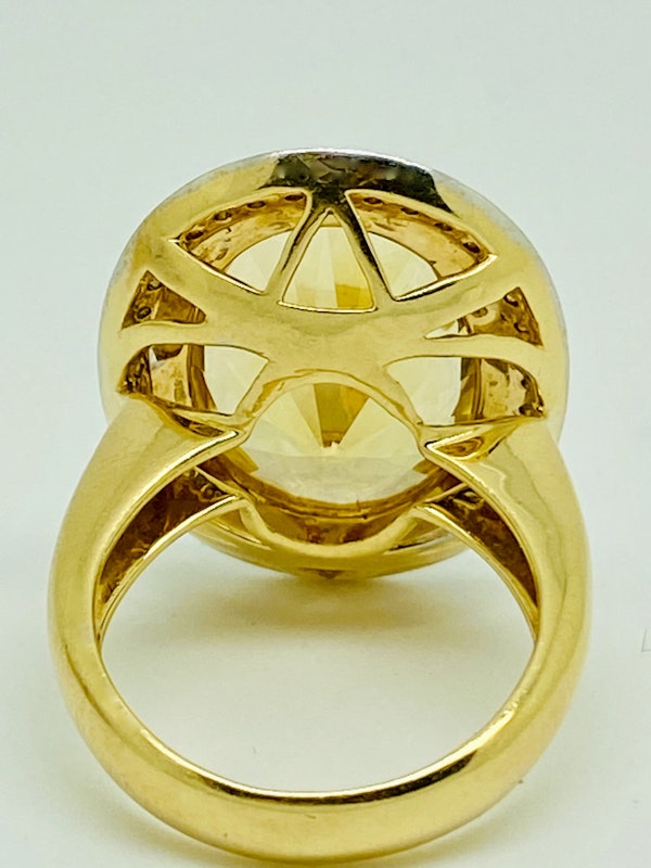 18K yellow gold 9.32ct Yellow Citrine and Diamond Ring - image 2