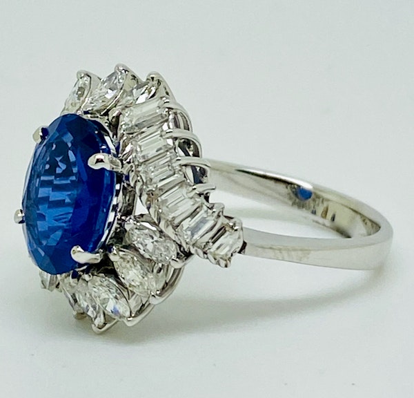 18K white gold 4.50ct Natural Blue Sapphire and 1.80ct Diamond Ring - image 2