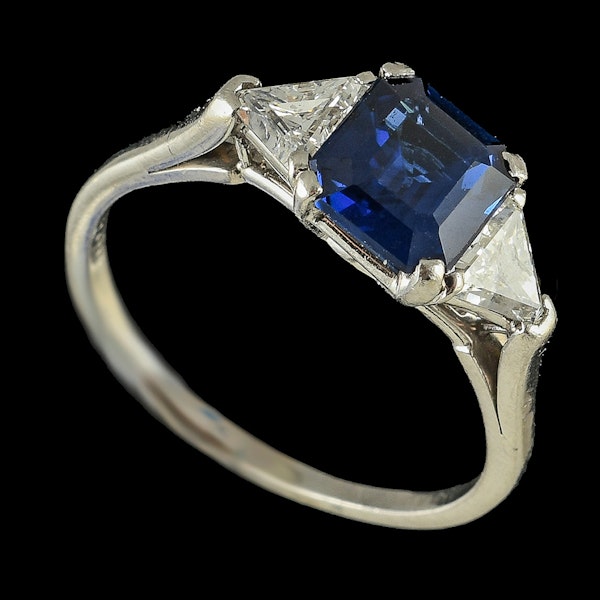 MM6446r platinum set fine quality  sapphire and triangle diamond  three stone ring - image 2
