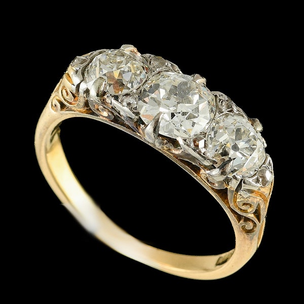 MM6360r Victorian gold carved half hoop three stone diamond ring 1880c - image 2