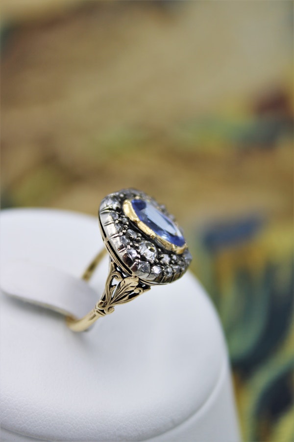 A very fine Georgian/ Victorian Sapphire & Diamond Cluster Ring in 18ct Yellow Gold & Silver. - image 3
