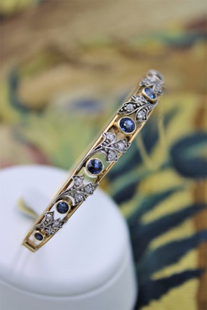 A very fine Sapphire & Diamond Bangle mounted in 15 Carat Yellow Gold (tested), Circa 1905.