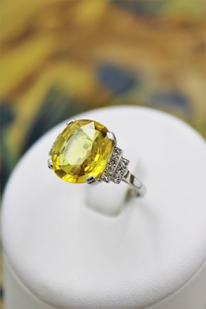 Downstairs at Grays: An exceptional, Vintage Yellow Sapphire and Diamond Engagement Ring set in Platinum (Marked), Late 20th Century.