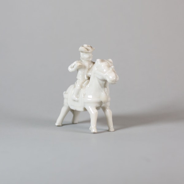 Chinese miniature blanc de chine figure - image 4