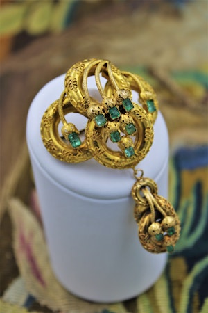 Downstairs at Grays: A very fine Antique Emerald Etruscan Revival Pendant/Brooch mounted in High Carat Yellow Gold, English, Circa 1860