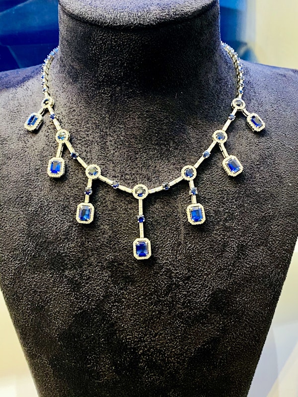 18K white gold 15.70ct Natural Blue Sapphire and 5.12ct Diamond Necklace - image 4