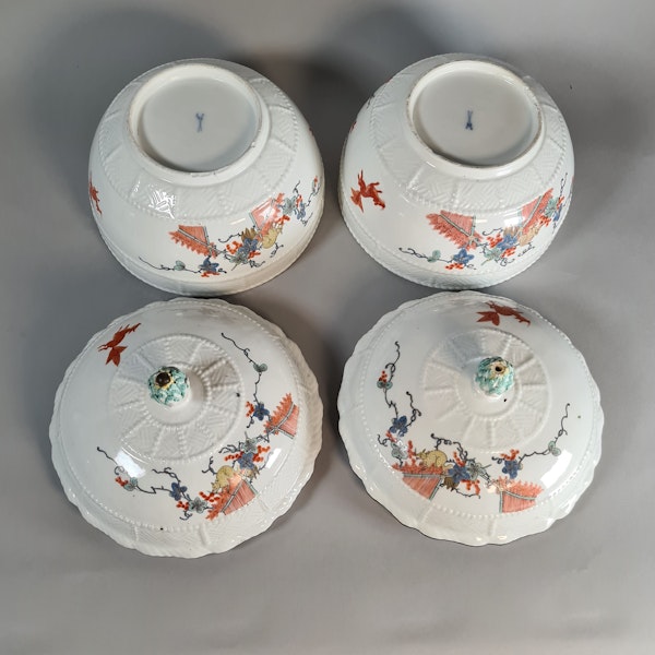 Pair of Meissen circular tureens and covers, circa 1740 - image 2