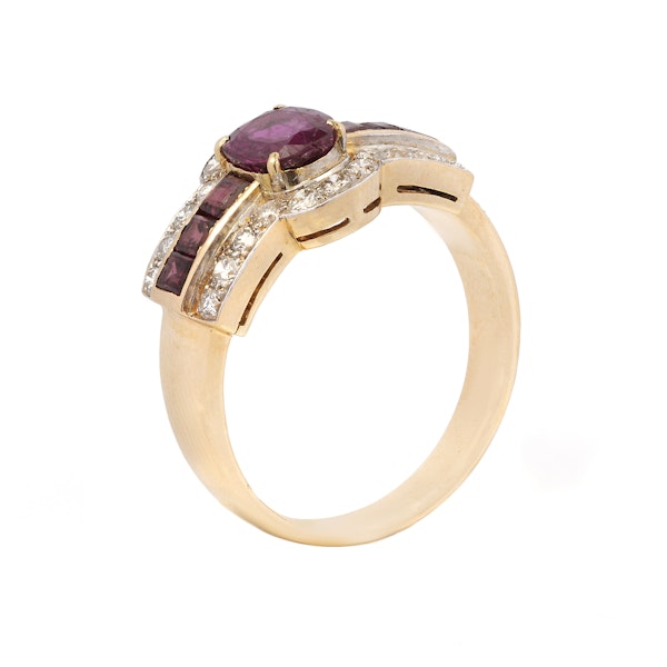 18ct Yellow Gold Ring with Diamonds and Rubies - image 2