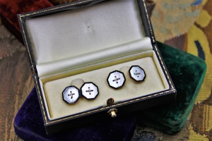 Downstairs at Grays: A very fine pair of Vintage Mother of Pearl & Black Enamel Cufflinks set in 9ct Yellow Gold, Circa 1930