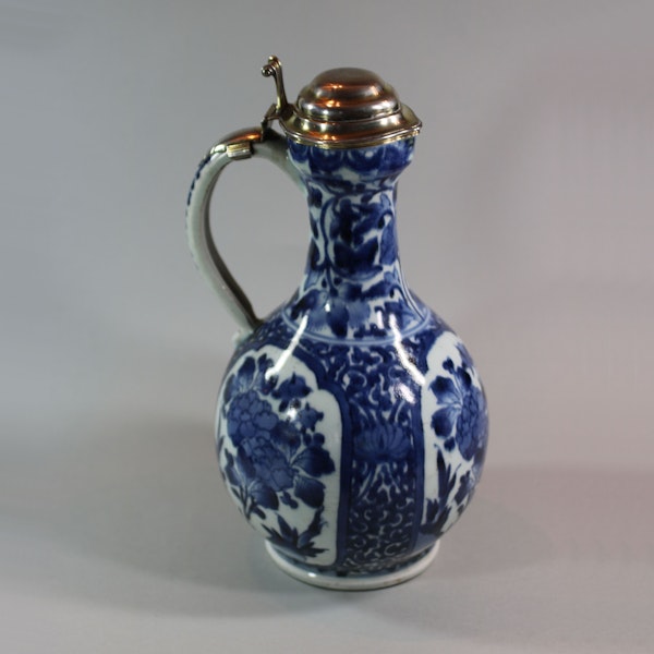 Japanese blue and white Arita ewer, circa 1680, with early mounts - image 4