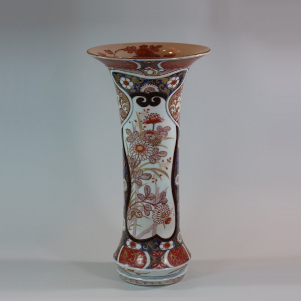 Japanese imari trumpet vase, Edo period, 18th century - image 2