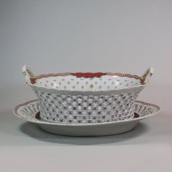 Chinese famille rose basket and stand, Qianlong (1736-95) - image 3